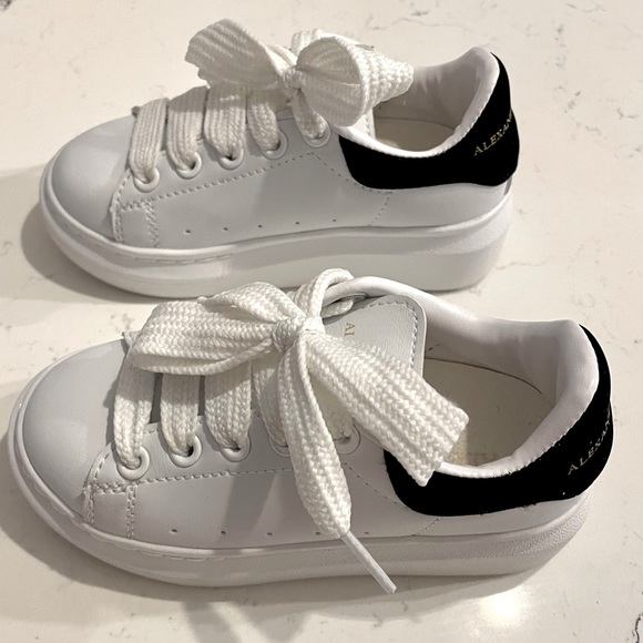Alexander McQueen Kids Oversized Lace-Up Leather Sneakers. Brand new. - Picture 4 of 7